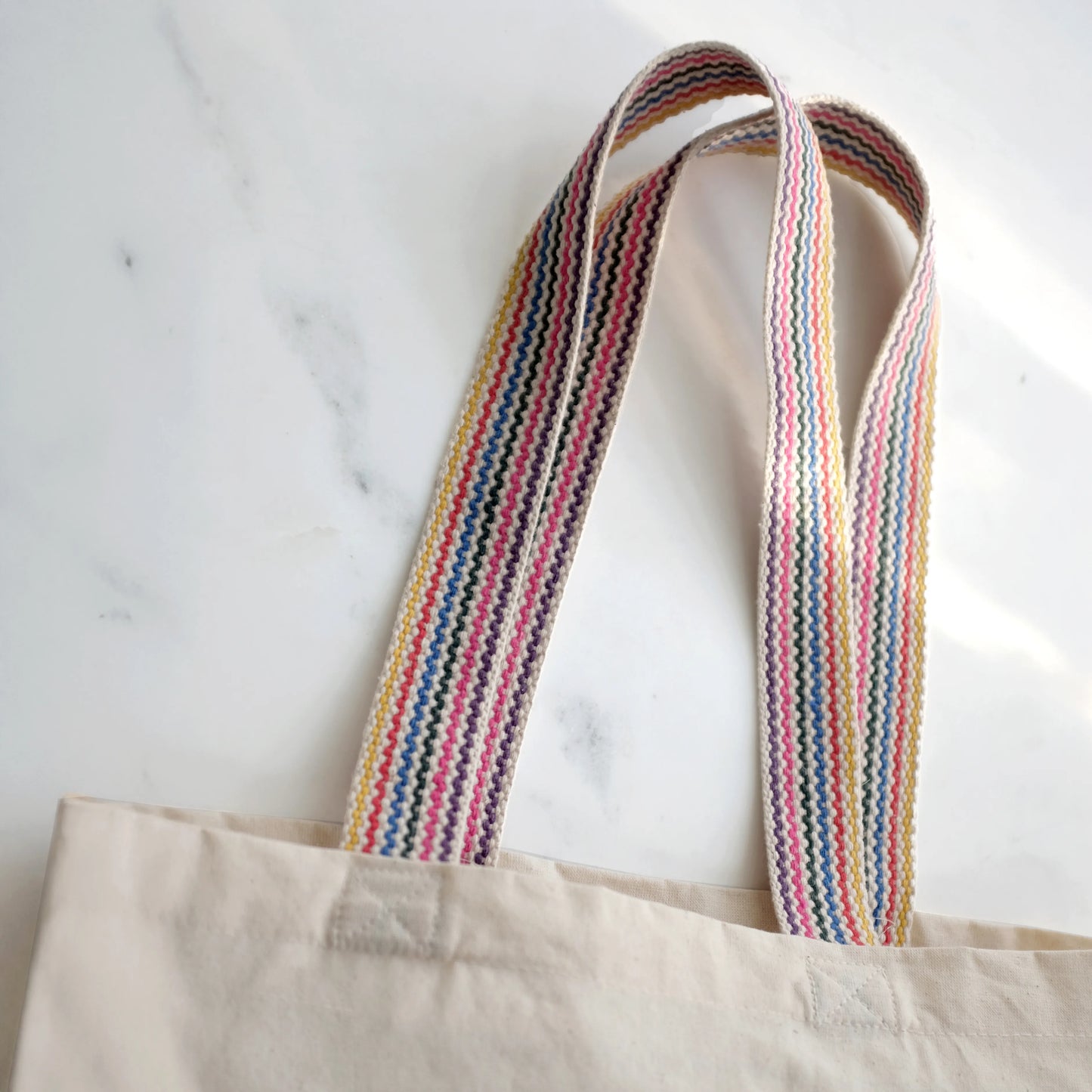 Einkaufstasche aus Baumwolle mit Regenbogenmotiv