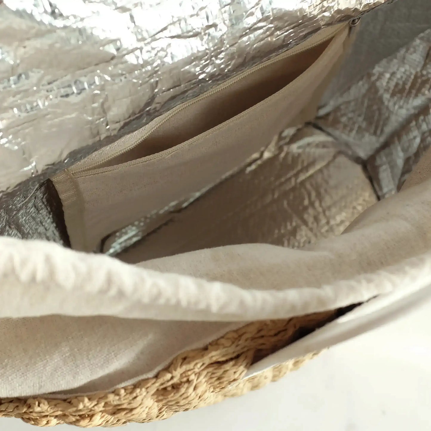 Isolierte Korbtasche