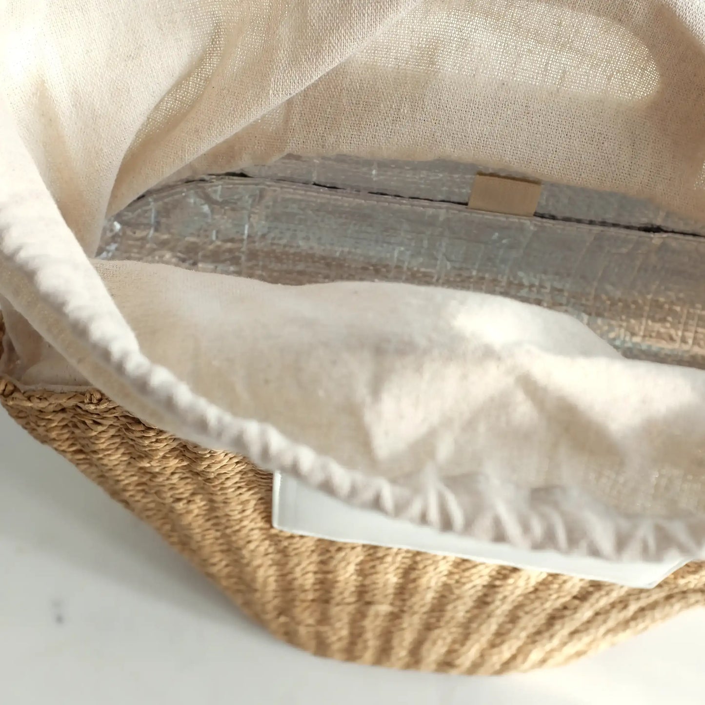 Isolierte Korbtasche